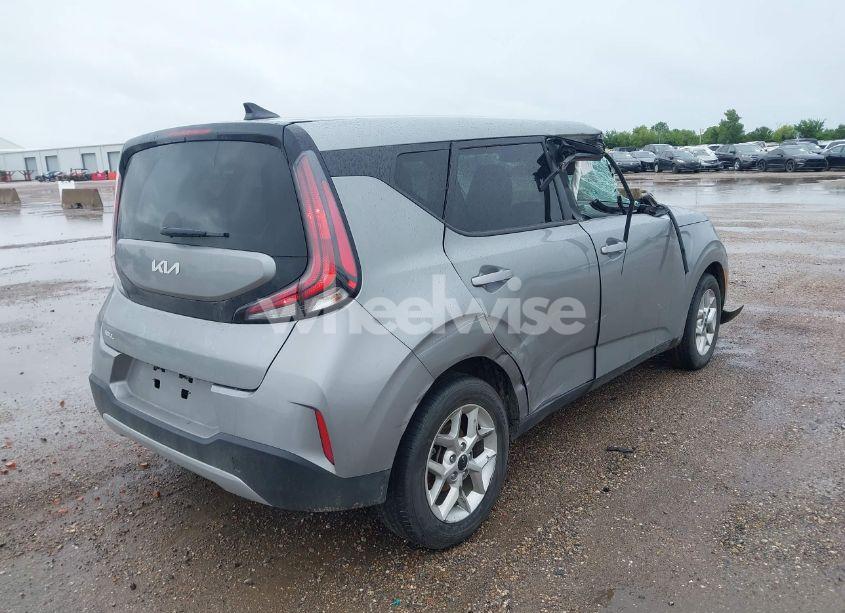 Photo 4 of 2025 Kia Soul LX (VIN KNDJ23AU2S7923821)