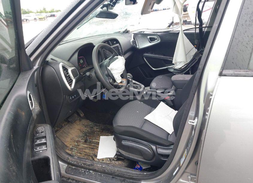 Photo 5 of 2025 Kia Soul LX (VIN KNDJ23AU2S7923821)