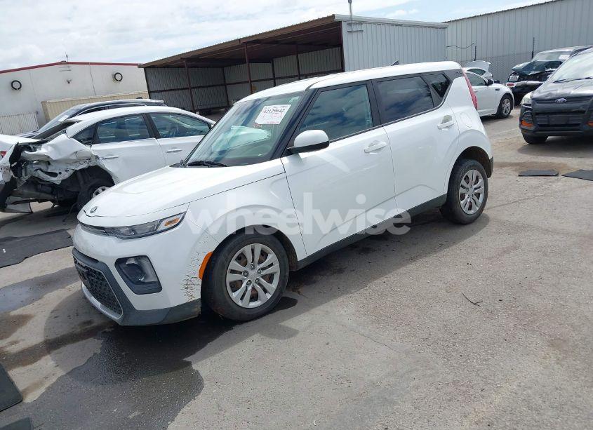 Photo 2 of 2020 Kia Soul LX (VIN KNDJ23AU3L7040294)