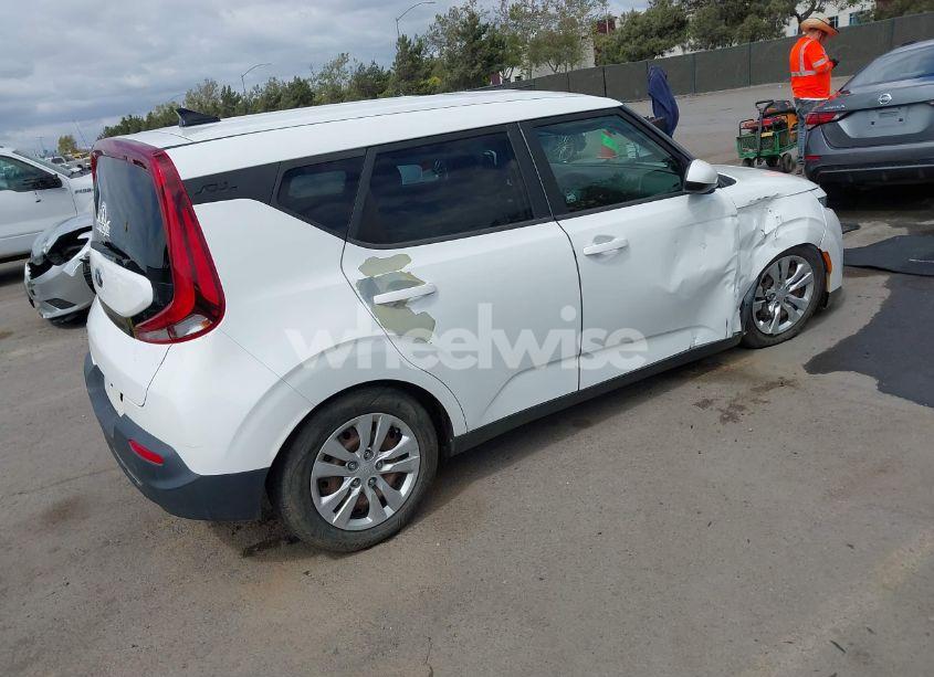 Photo 4 of 2020 Kia Soul LX (VIN KNDJ23AU3L7040294)