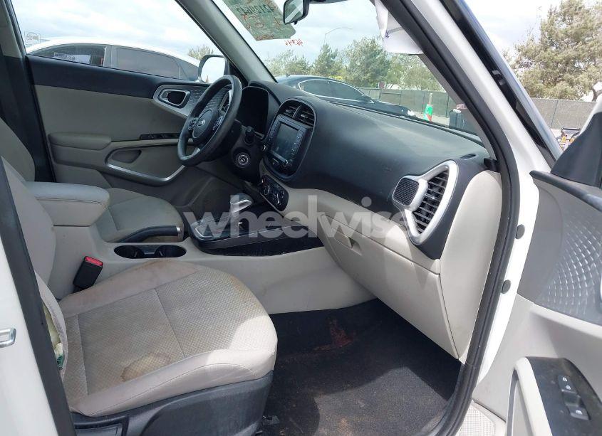 Photo 5 of 2020 Kia Soul LX (VIN KNDJ23AU3L7040294)