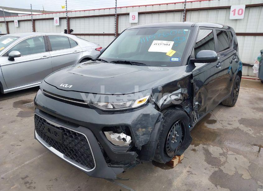 Photo 2 of 2022 Kia Soul LX (VIN KNDJ23AU3N7805815)