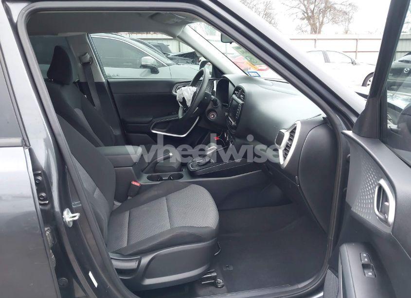 Photo 5 of 2022 Kia Soul LX (VIN KNDJ23AU3N7805815)
