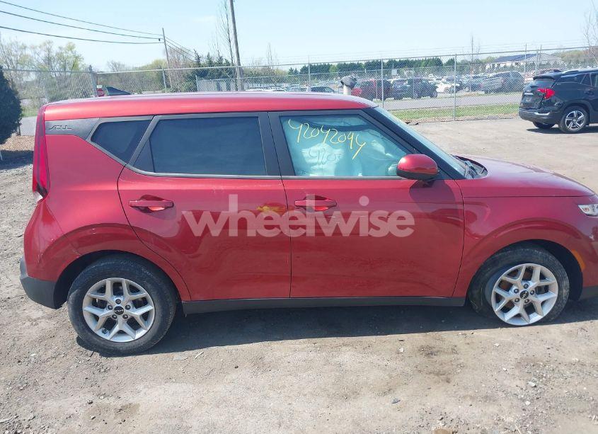 Photo 13 of 2022 Kia Soul LX (VIN KNDJ23AU3N7814806)