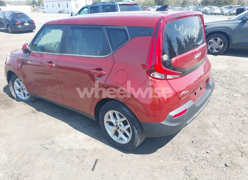 Photo 3 of 2022 Kia Soul LX (VIN KNDJ23AU3N7814806)