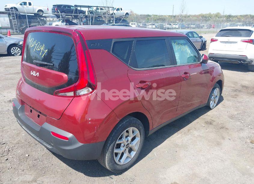Photo 4 of 2022 Kia Soul LX (VIN KNDJ23AU3N7814806)