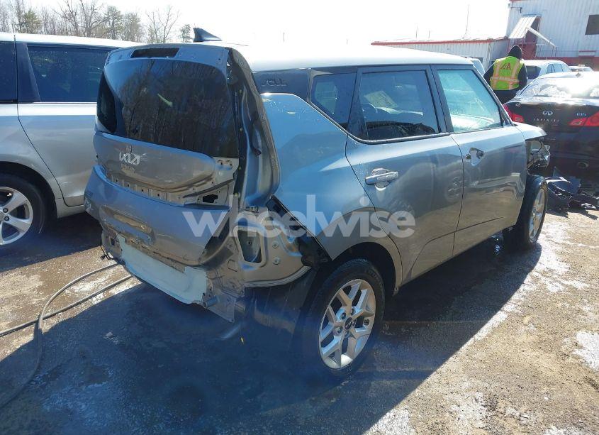 Photo 4 of 2022 Kia Soul LX (VIN KNDJ23AU3N7827278)