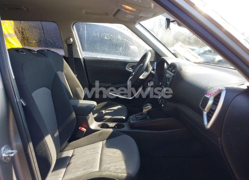 Photo 5 of 2022 Kia Soul LX (VIN KNDJ23AU3N7827278)