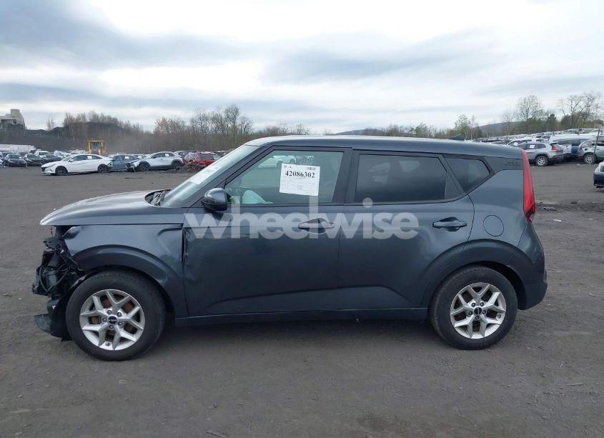 Photo 14 of 2022 Kia Soul LX (VIN KNDJ23AU3N7828205)