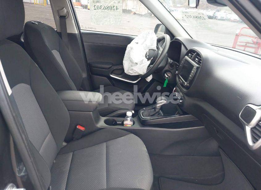 Photo 5 of 2022 Kia Soul LX (VIN KNDJ23AU3N7828205)