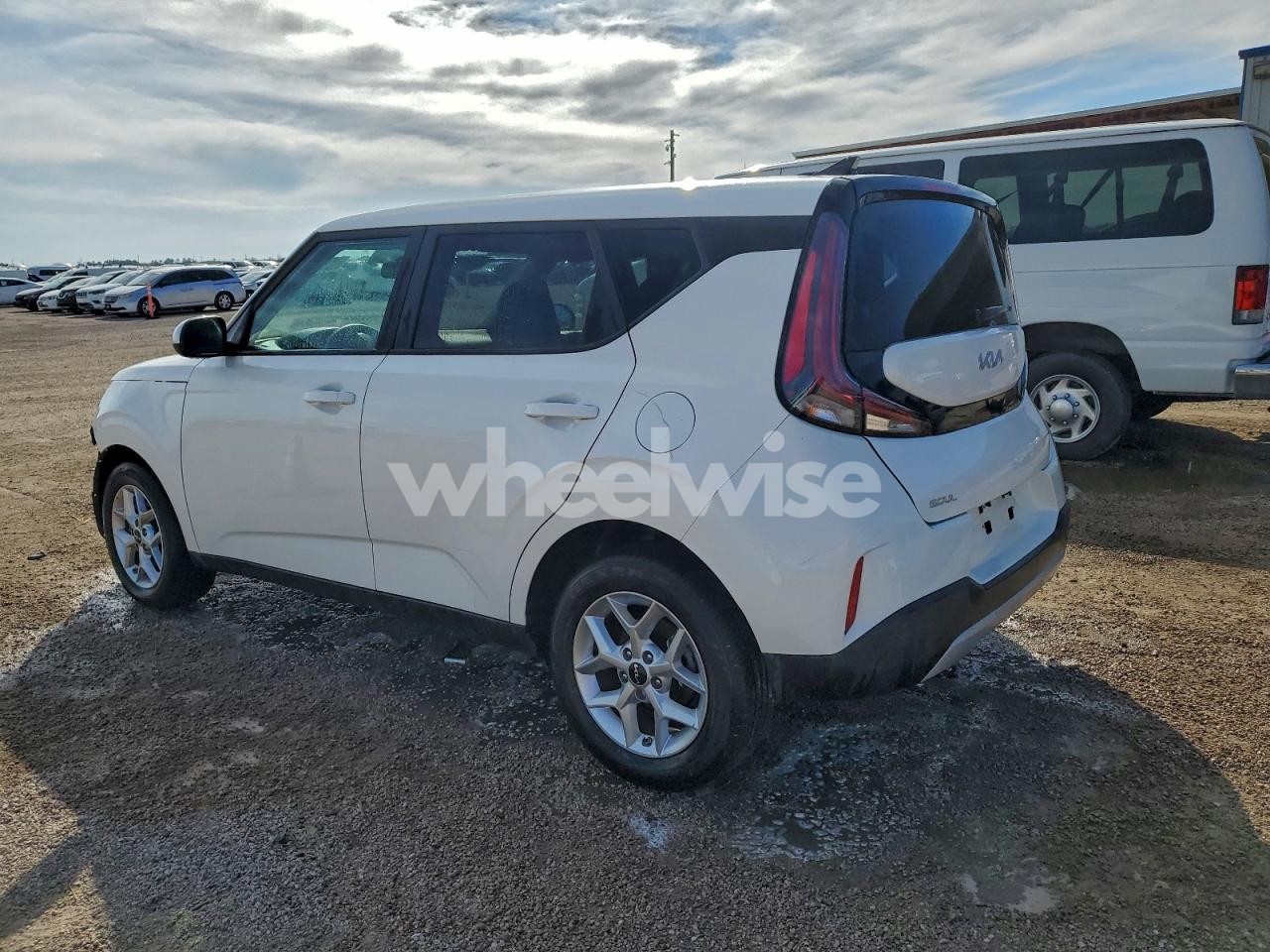 Photo 2 of 2025 KIA SOUL LX (VIN KNDJ23AU3S7943365)