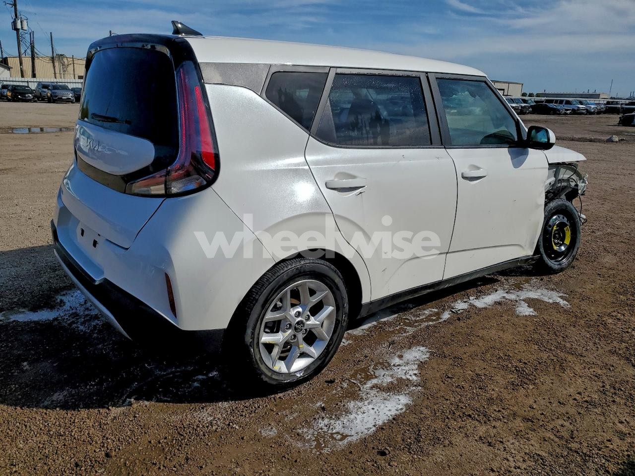 Photo 3 of 2025 KIA SOUL LX (VIN KNDJ23AU3S7943365)