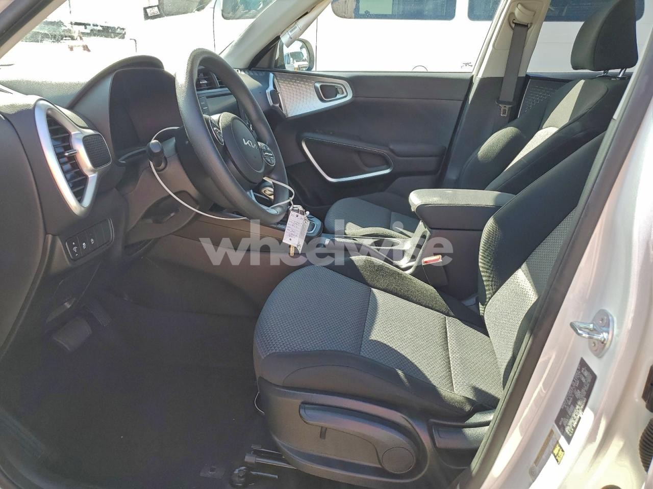 Photo 7 of 2025 KIA SOUL LX (VIN KNDJ23AU3S7943365)