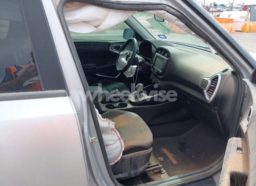 Photo 5 of 2021 Kia Soul LX (VIN KNDJ23AU4M7793351)