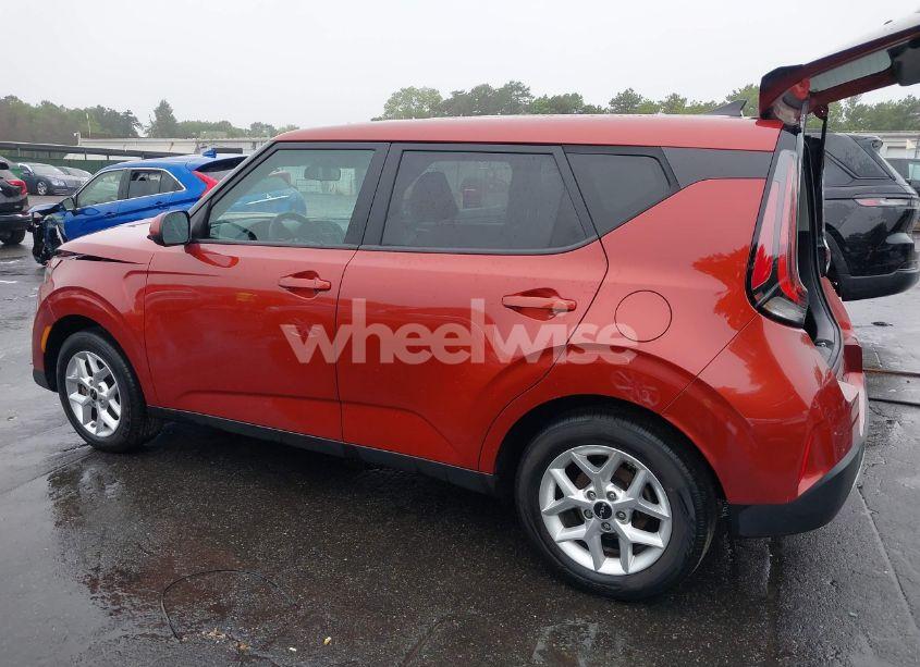 Photo 3 of 2024 Kia Soul LX (VIN KNDJ23AU4R7908165)
