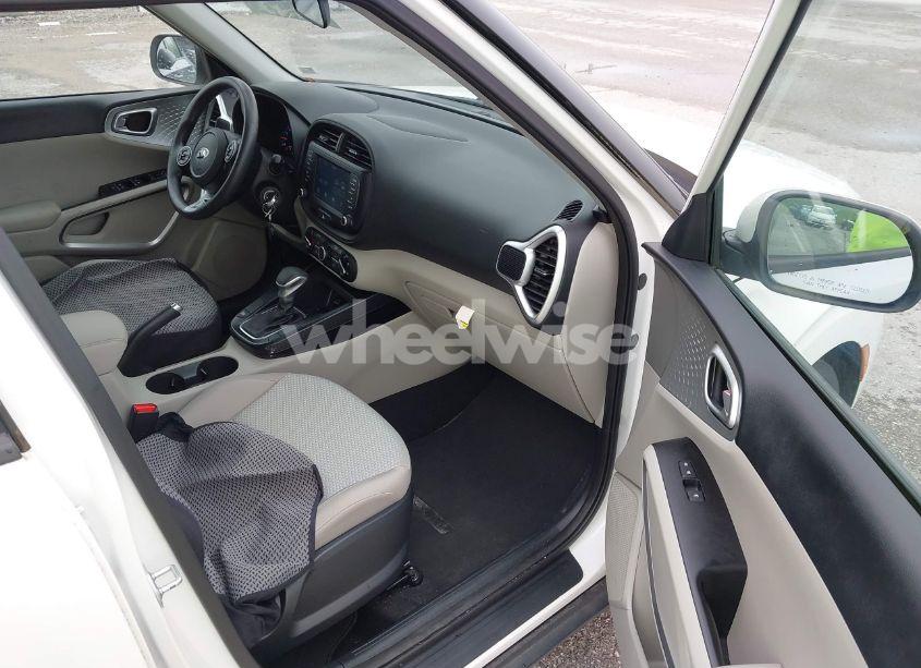 Photo 5 of 2020 Kia Soul LX (VIN KNDJ23AU5L7022217)