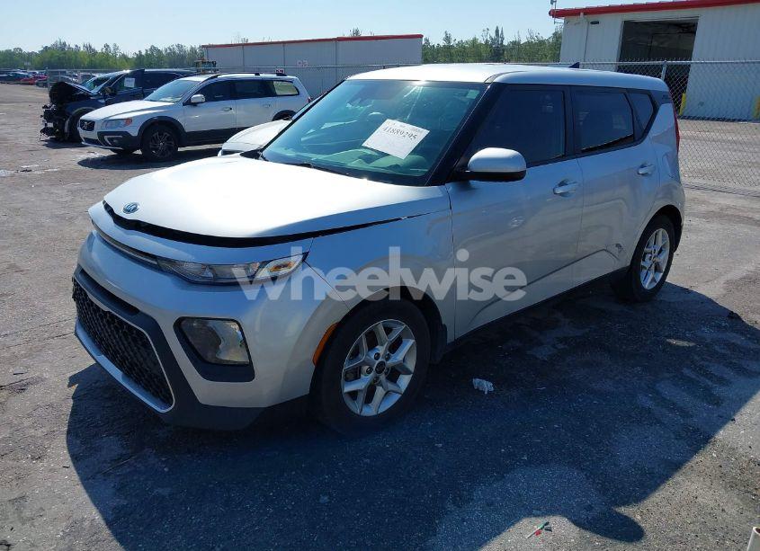 Photo 2 of 2021 Kia Soul S (VIN KNDJ23AU5M7770614)