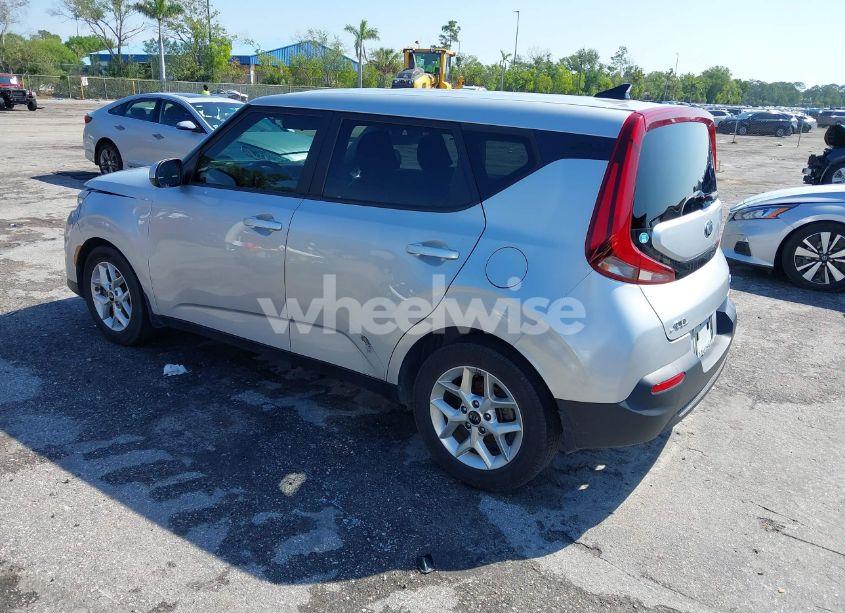 Photo 3 of 2021 Kia Soul S (VIN KNDJ23AU5M7770614)