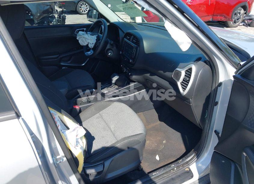 Photo 5 of 2021 Kia Soul S (VIN KNDJ23AU5M7770614)