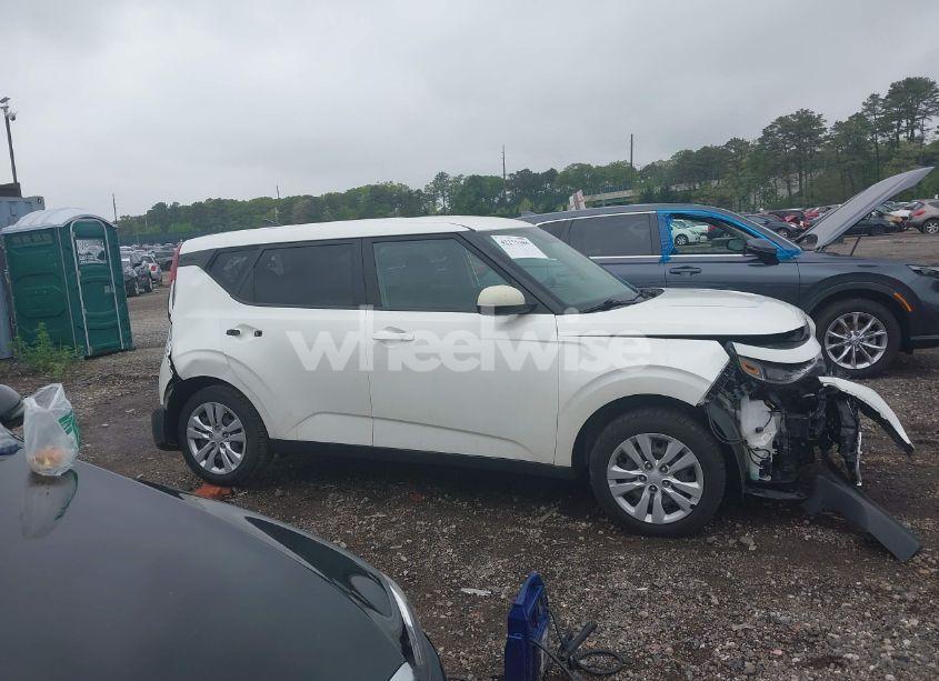Photo 13 of 2022 Kia Soul LX (VIN KNDJ23AU5N7812393)