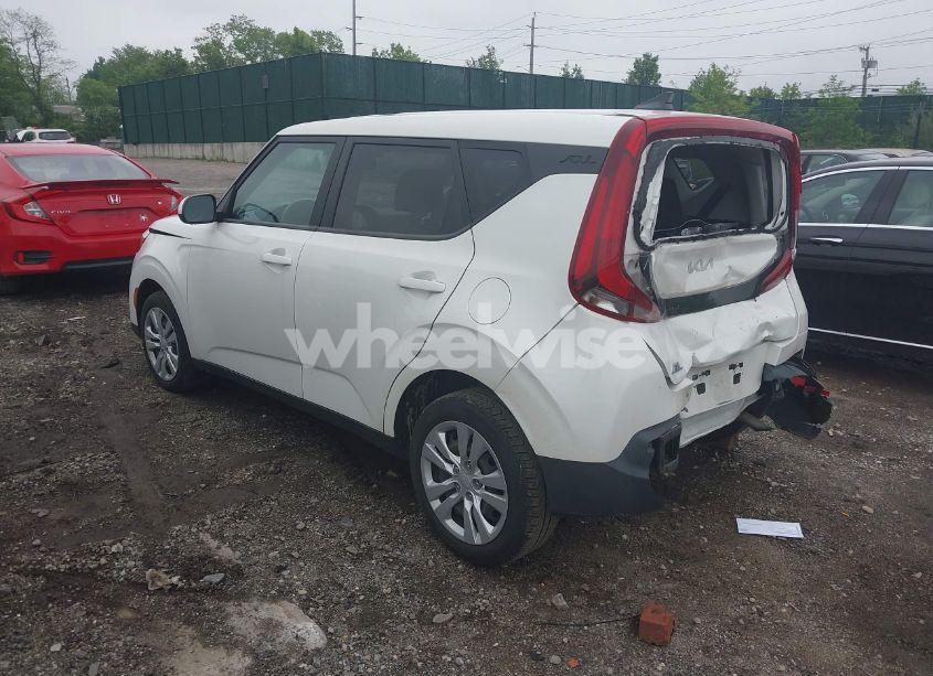 Photo 3 of 2022 Kia Soul LX (VIN KNDJ23AU5N7812393)