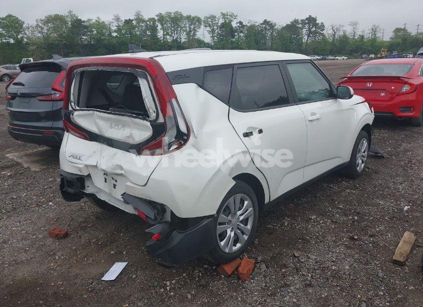 Photo 4 of 2022 Kia Soul LX (VIN KNDJ23AU5N7812393)