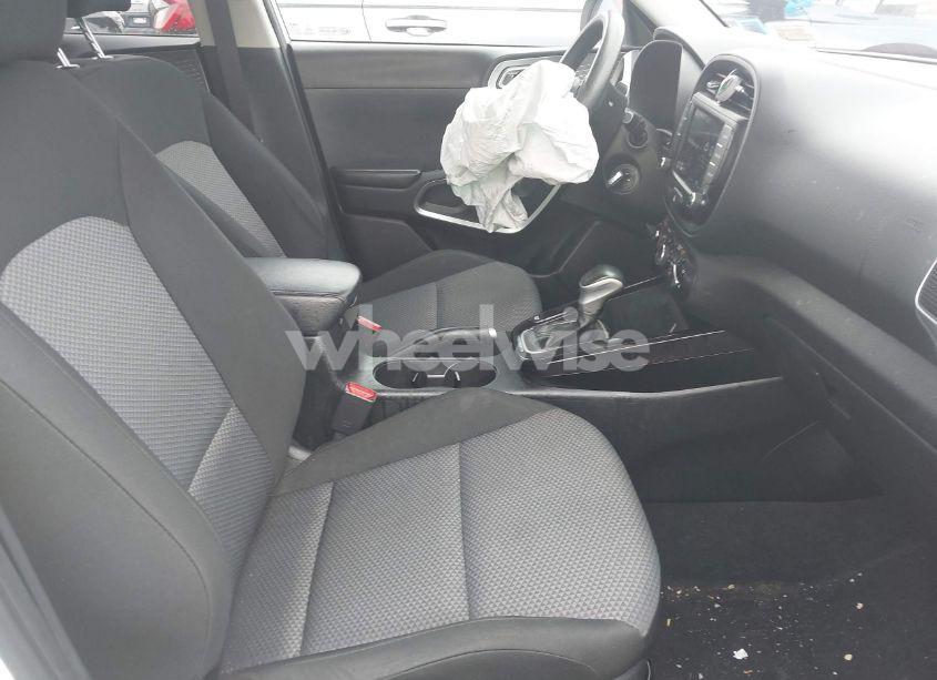 Photo 5 of 2022 Kia Soul LX (VIN KNDJ23AU5N7812393)