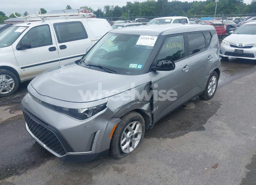 Photo 2 of 2023 Kia Soul LX (VIN KNDJ23AU5P7881796)