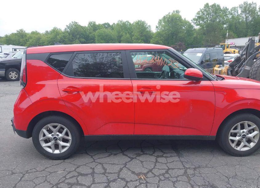 Photo 13 of 2024 Kia Soul LX (VIN KNDJ23AU5R7232955)
