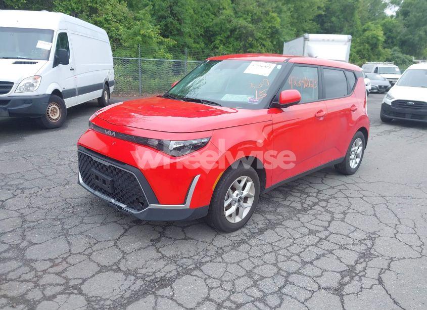 Photo 2 of 2024 Kia Soul LX (VIN KNDJ23AU5R7232955)