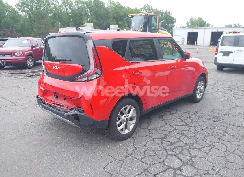 Photo 4 of 2024 Kia Soul LX (VIN KNDJ23AU5R7232955)