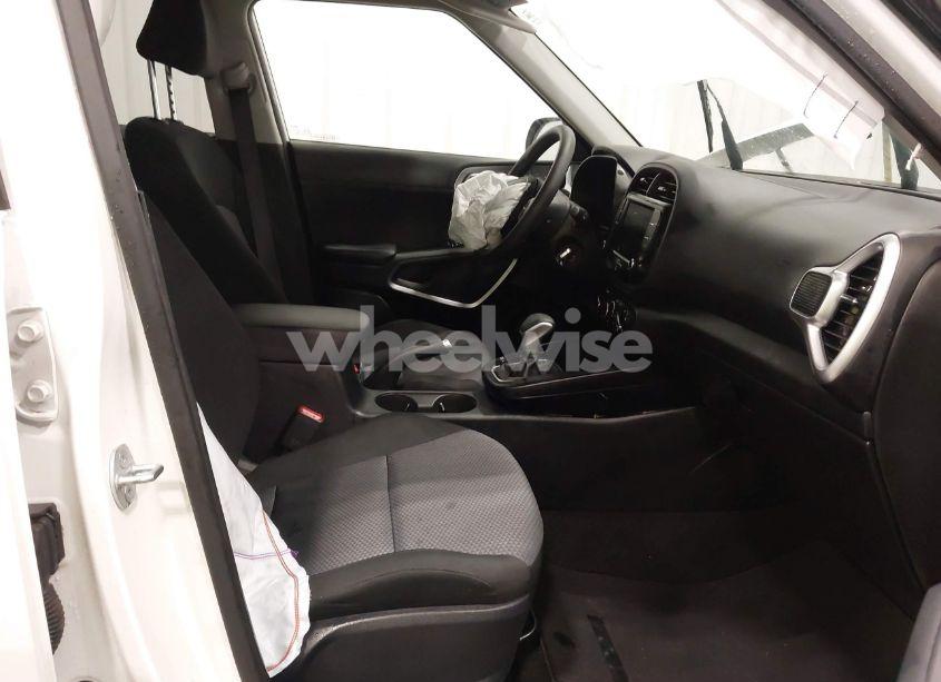 Photo 5 of 2024 Kia Soul LX (VIN KNDJ23AU5R7897807)