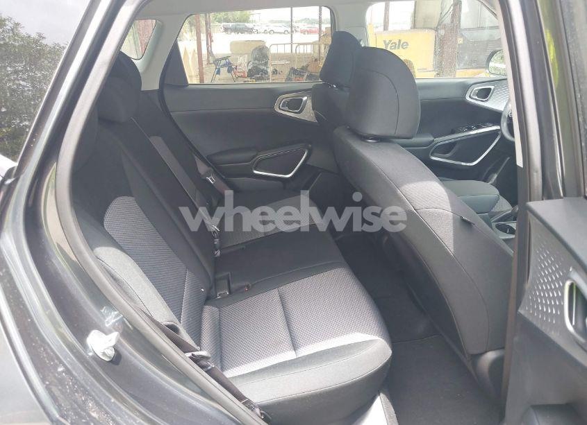 Photo 8 of 2024 Kia Soul LX (VIN KNDJ23AU5R7911270)