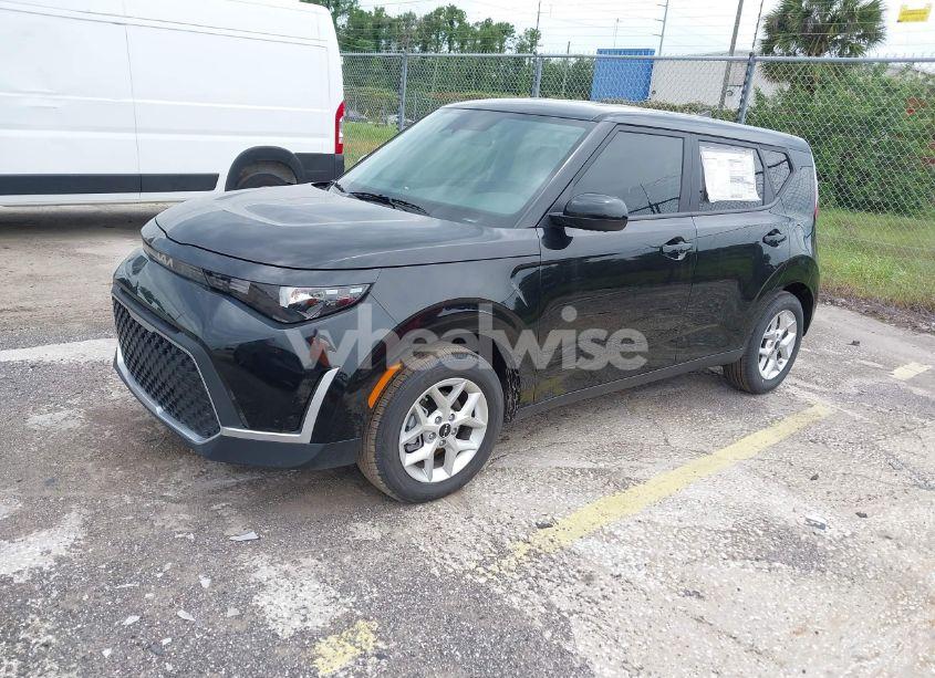 Photo 2 of 2025 Kia Soul LX (VIN KNDJ23AU5S7922078)