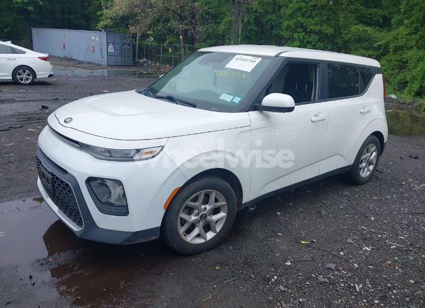 Photo 2 of 2020 Kia Soul S (VIN KNDJ23AU6L7083270)