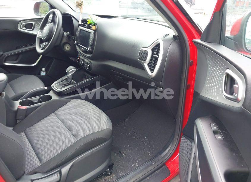 Photo 5 of 2022 Kia Soul LX (VIN KNDJ23AU6N7169679)