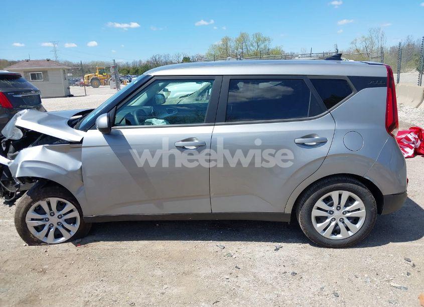 Photo 14 of 2022 Kia Soul LX (VIN KNDJ23AU6N7824035)