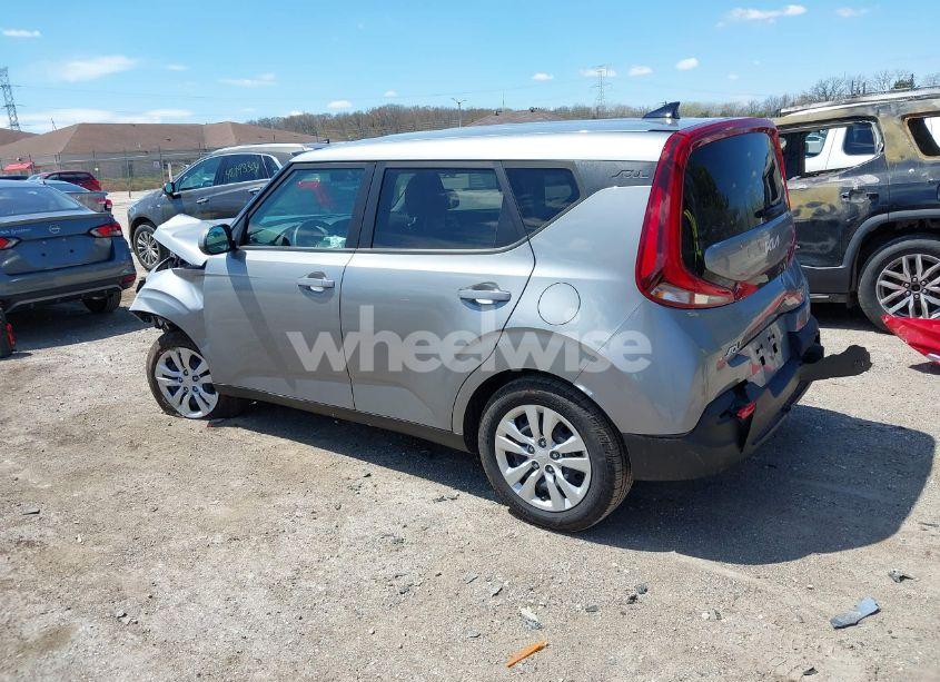 Photo 3 of 2022 Kia Soul LX (VIN KNDJ23AU6N7824035)