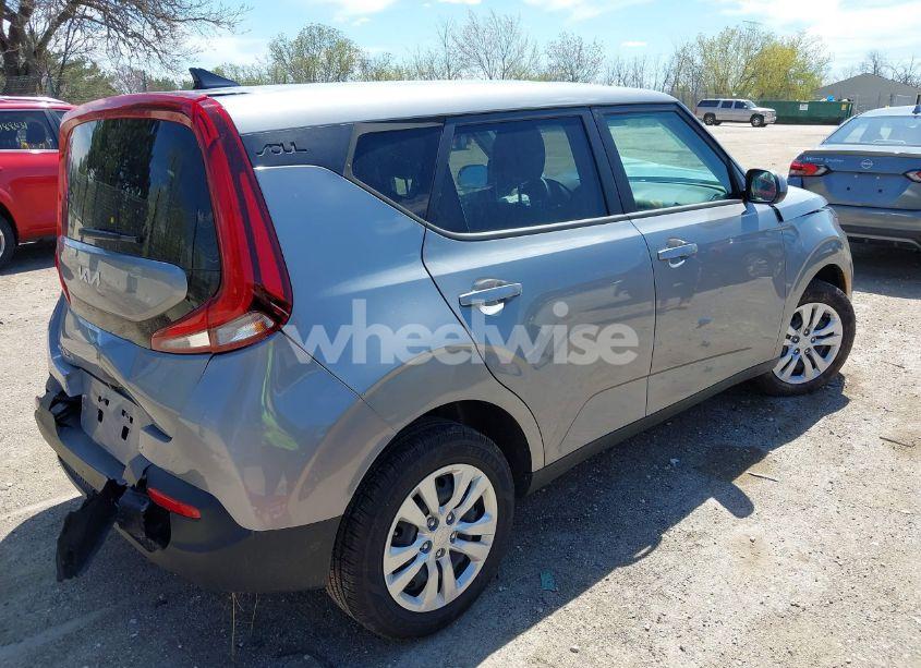 Photo 4 of 2022 Kia Soul LX (VIN KNDJ23AU6N7824035)