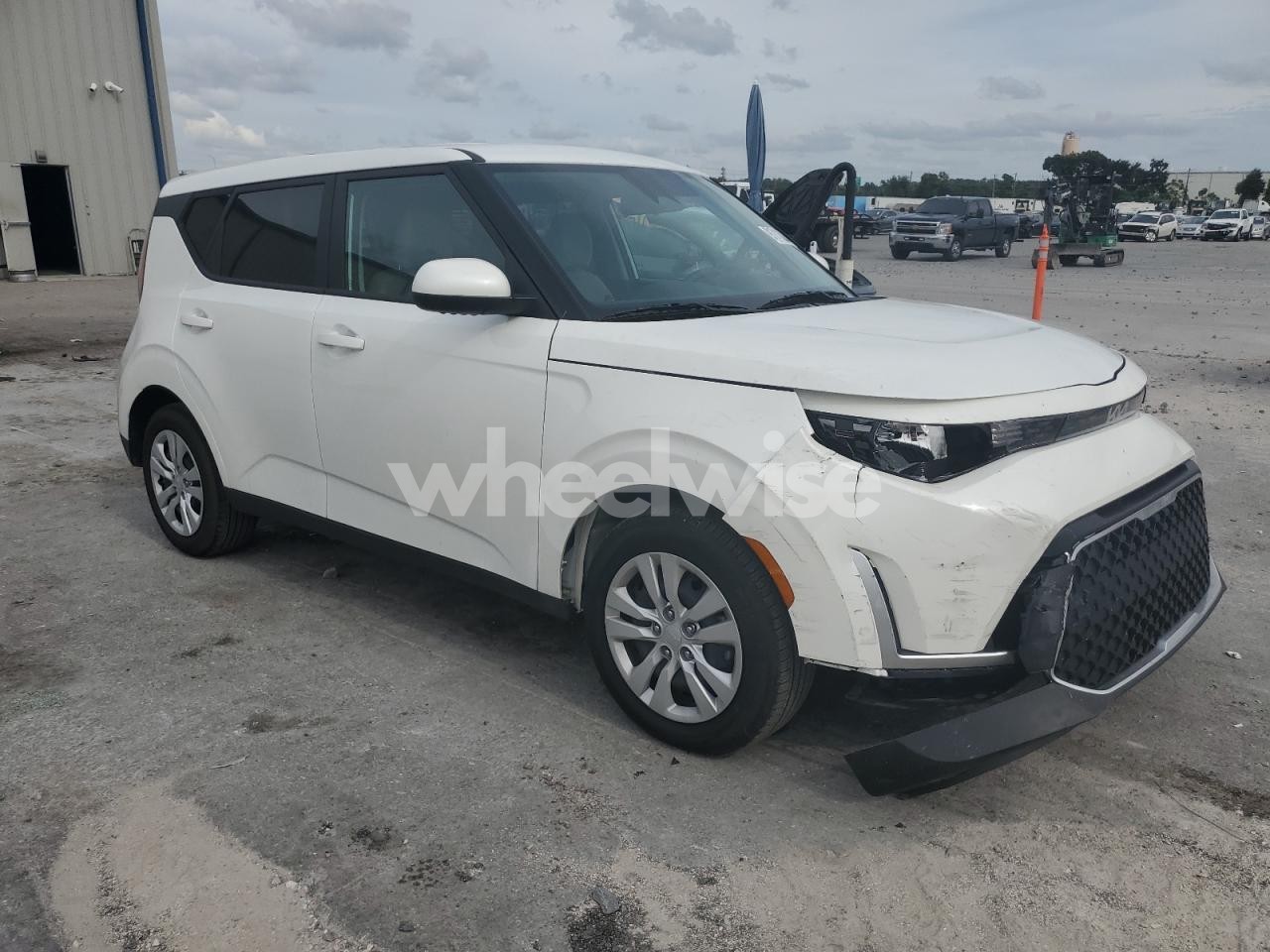 Photo 4 of 2024 KIA SOUL LX (VIN KNDJ23AU6R7228557)