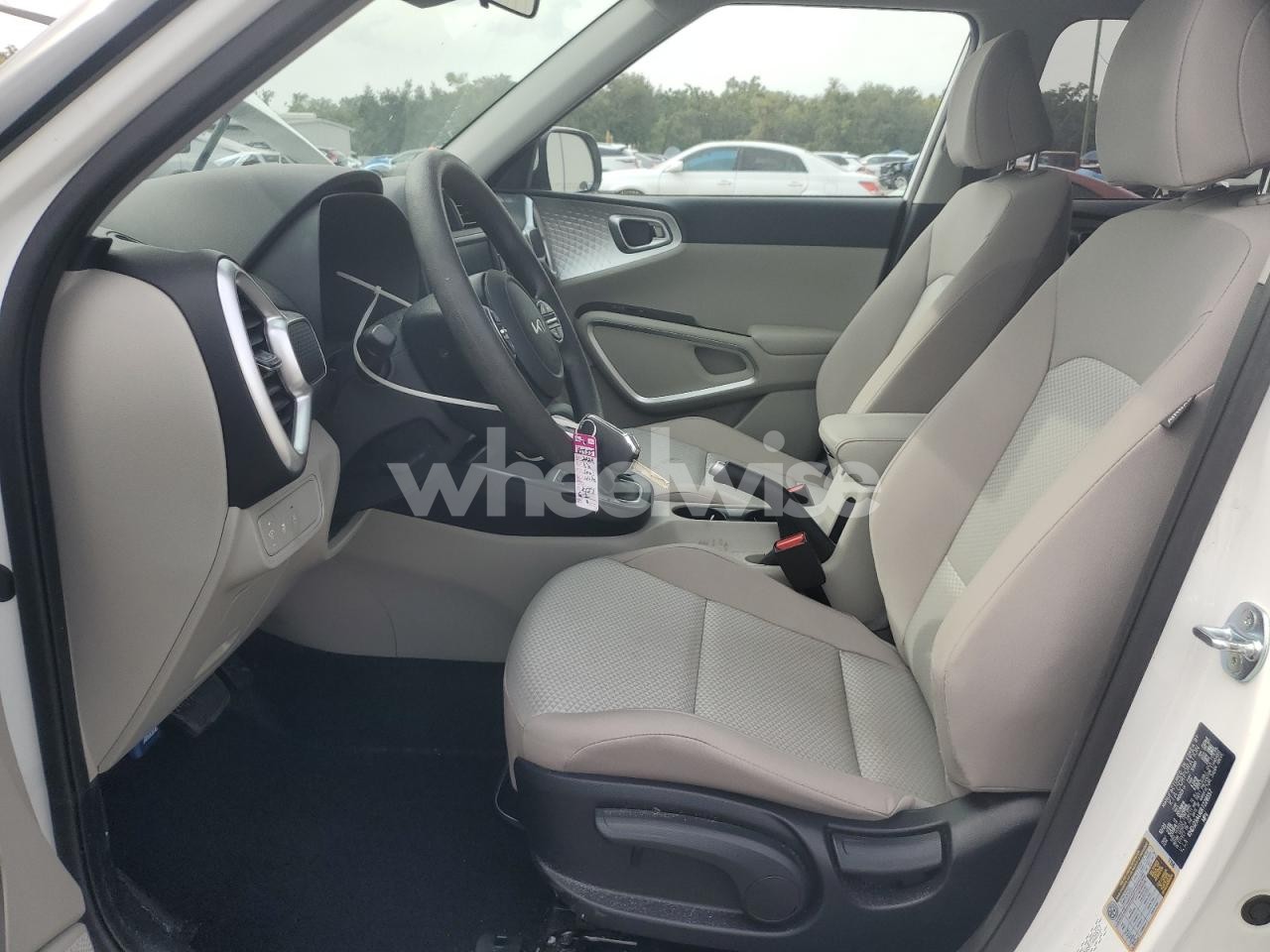 Photo 7 of 2024 KIA SOUL LX (VIN KNDJ23AU6R7228557)