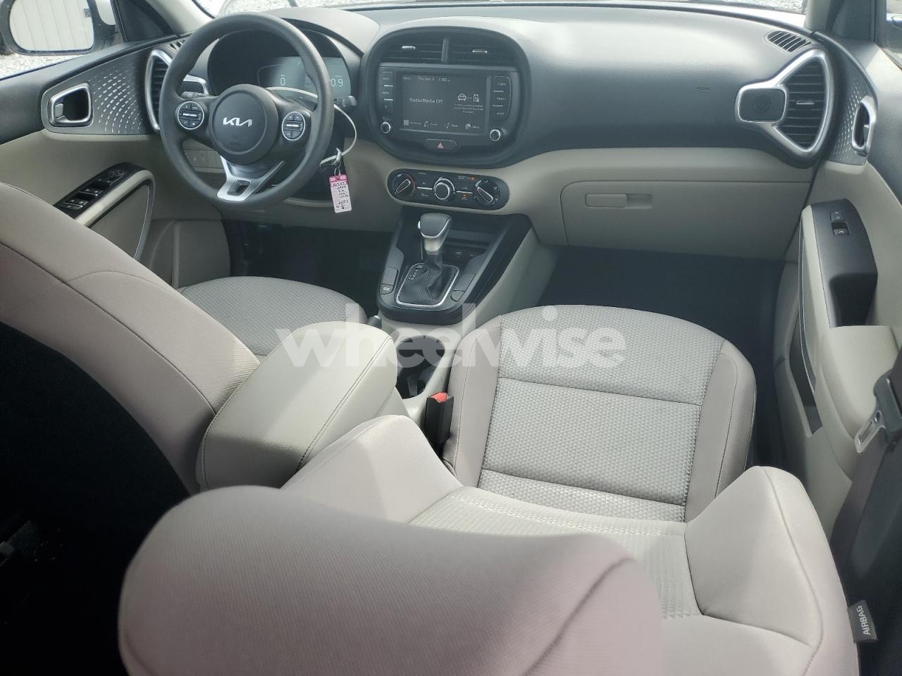 Photo 8 of 2024 KIA SOUL LX (VIN KNDJ23AU6R7228557)