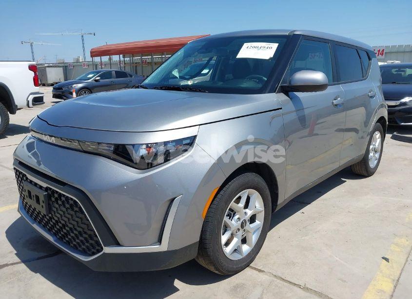 Photo 2 of 2025 Kia Soul LX (VIN KNDJ23AU6S7922476)