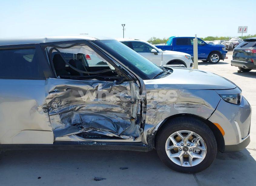 Photo 6 of 2025 Kia Soul LX (VIN KNDJ23AU6S7922476)