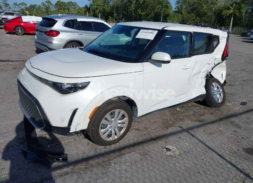 Photo 2 of 2025 Kia Soul LX (VIN KNDJ23AU6S7933784)