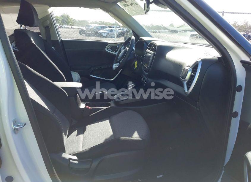 Photo 5 of 2025 Kia Soul LX (VIN KNDJ23AU6S7933784)