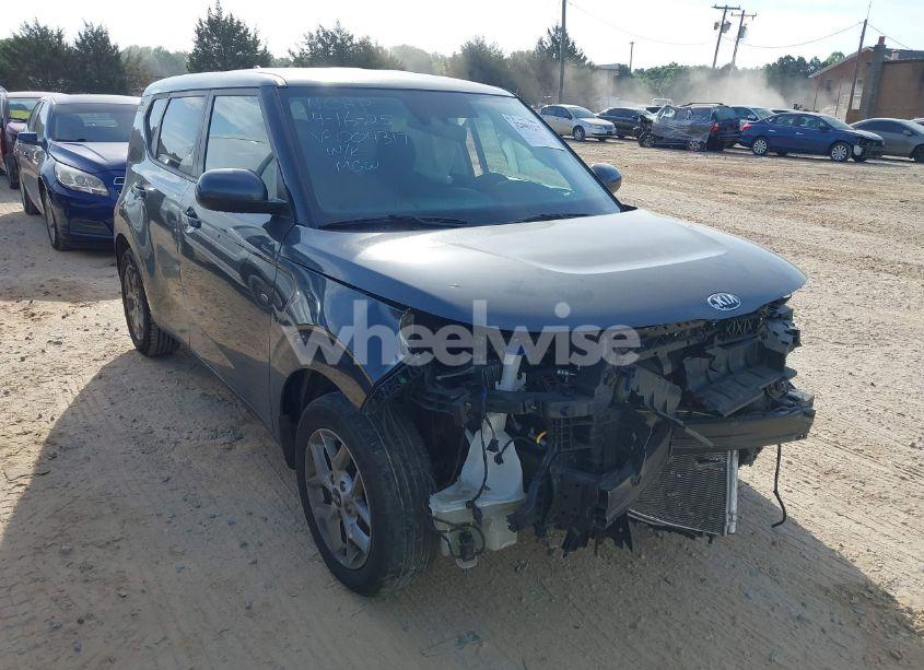 2020 Kia Soul S (VIN KNDJ23AU7L7004317) main photo
