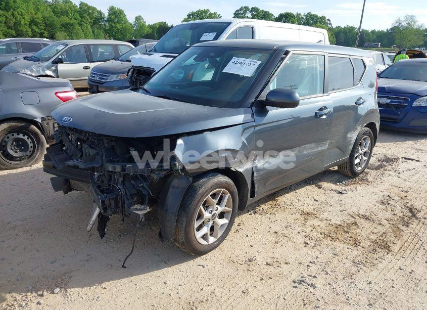 Photo 2 of 2020 Kia Soul S (VIN KNDJ23AU7L7004317)