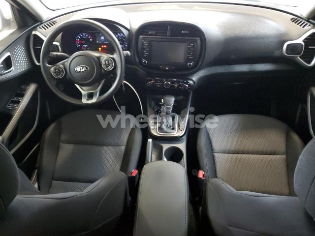 Photo 4 of 2020 KIA SOUL LX (VIN KNDJ23AU7L7062279)