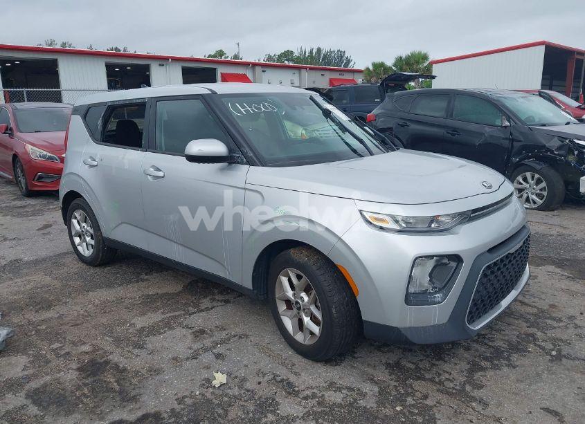 2020 Kia Soul S (VIN KNDJ23AU7L7110041) main photo